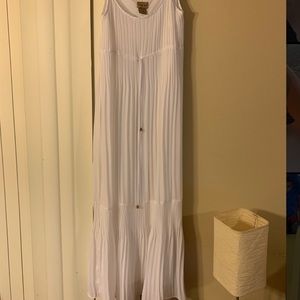 Midnight velvet super white flowy dress beautiful!!